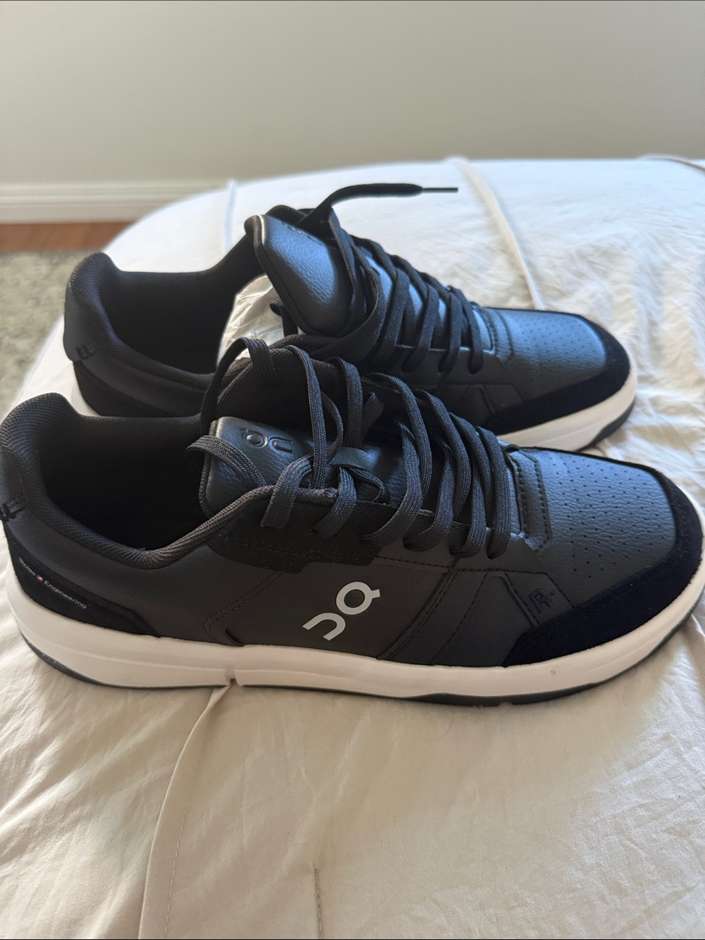 On Running Men's Black and White Low-Top Sneakers